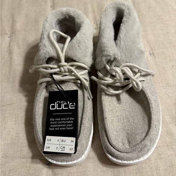 Hey Dude Gray fur-lined shoes - Picture 1 of 3